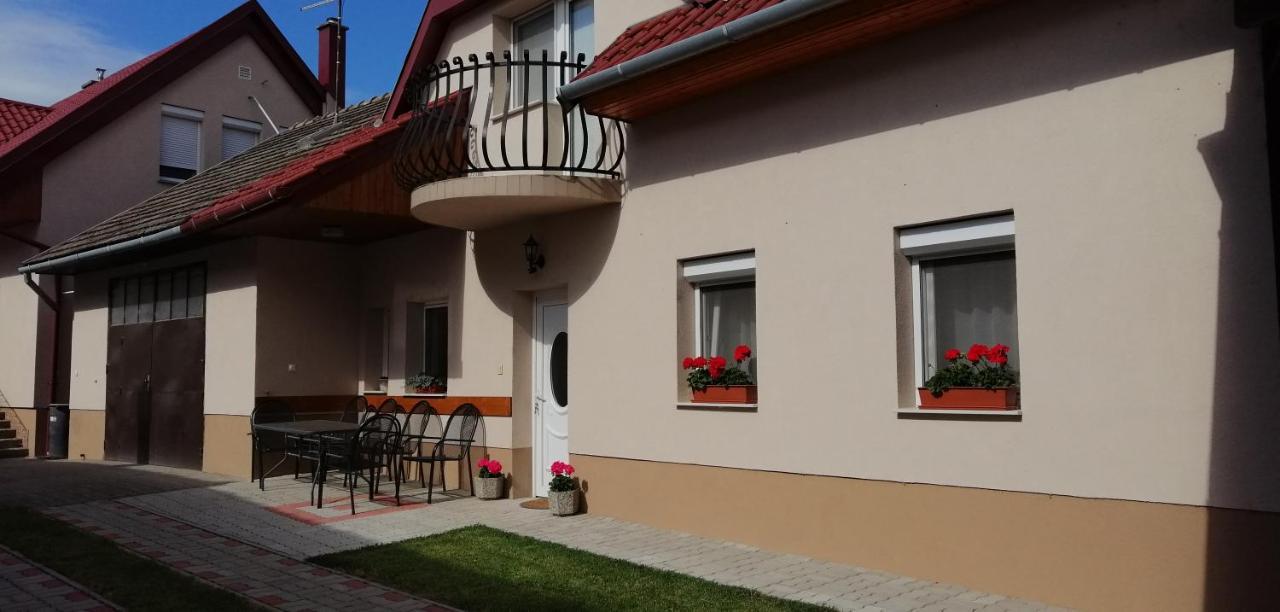 Halászi Radek Vendeghaz Es Apartman מראה חיצוני תמונה
