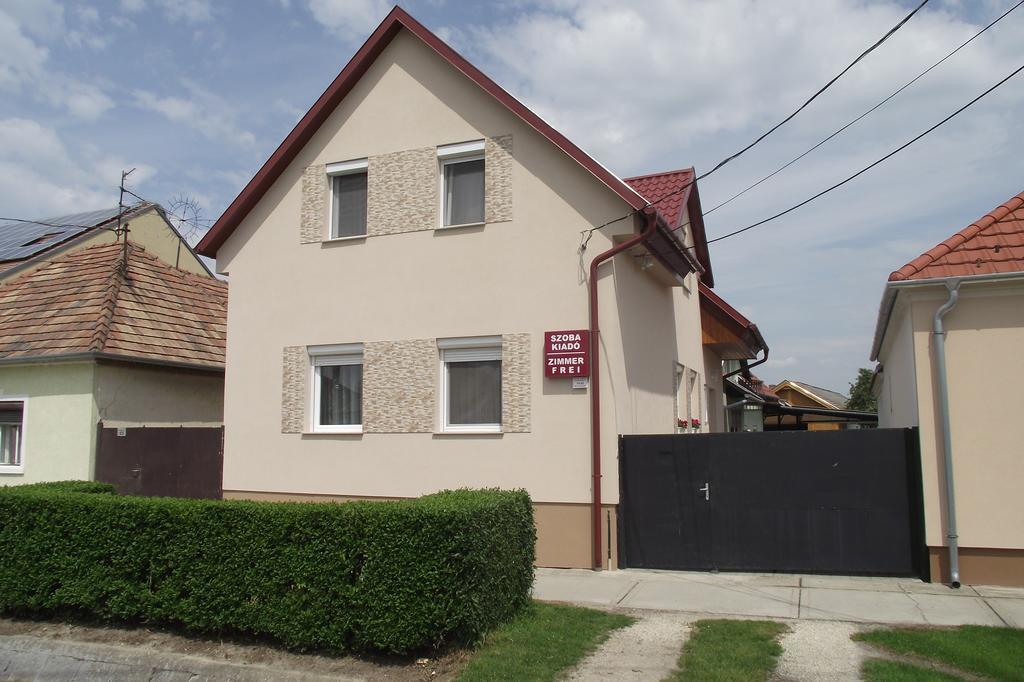 Halászi Radek Vendeghaz Es Apartman מראה חיצוני תמונה
